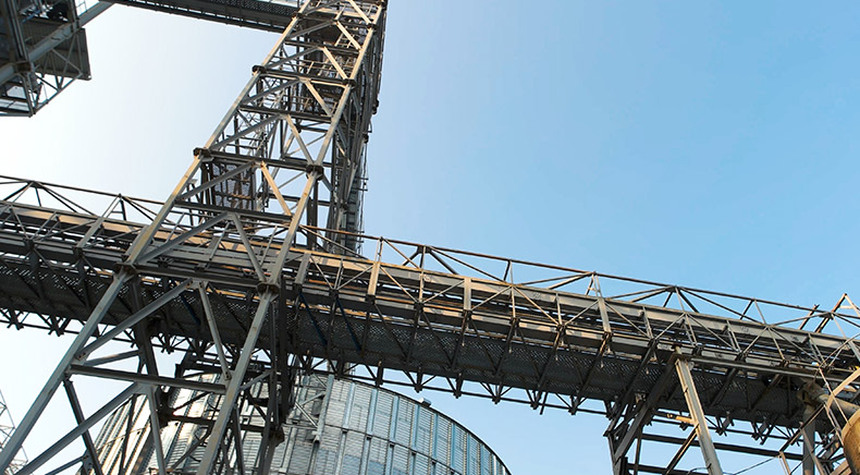 Extraction of Piping Drawings from an Existing Intelligent 3D Model